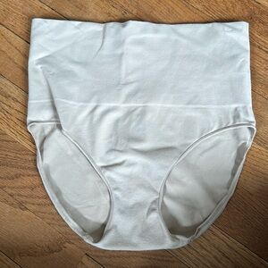 SPANXshape ExtraOrdinary Brief, Tahini, M